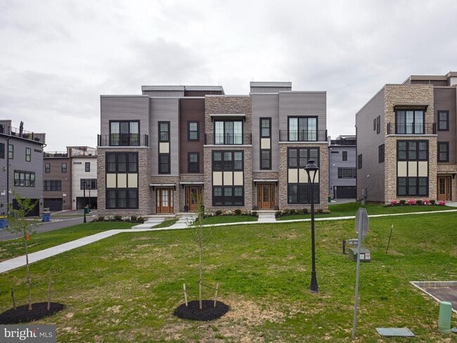 361 Horseshoe Trail in Newtown Square, PA - Building Photo - Building Photo