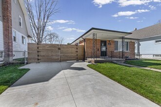 22055 Elmwood Ave in Eastpointe, MI - Building Photo - Building Photo