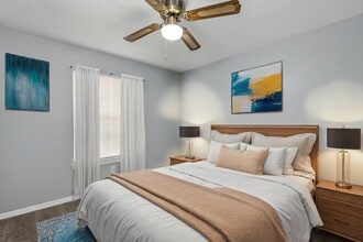 Lifestyle on Pines in Shreveport, LA - Building Photo - Building Photo