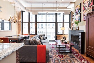 333 W Hubbard St in Chicago, IL - Building Photo - Building Photo