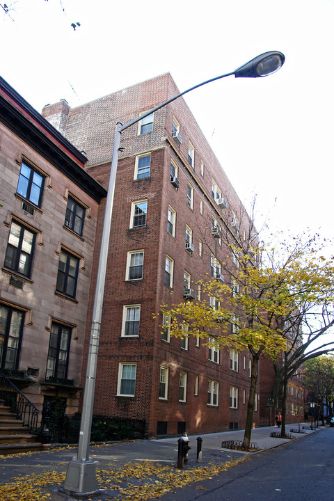 Mansion House in Brooklyn, NY - Building Photo