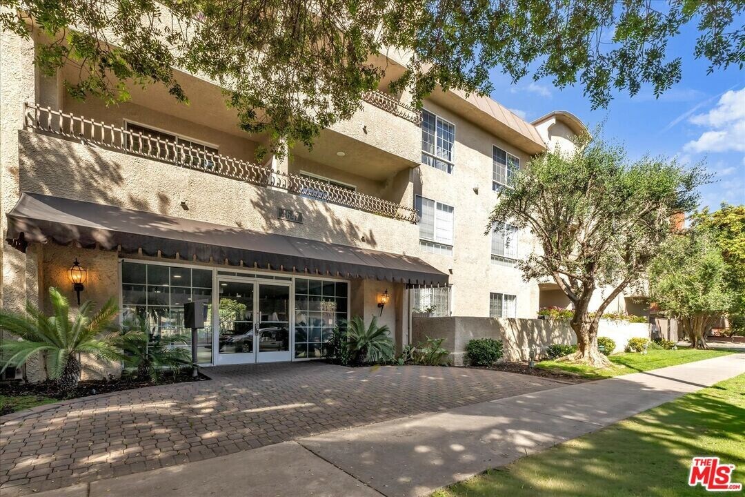 4647 Willis Ave in Los Angeles, CA - Building Photo