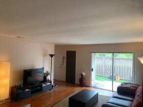 230 Castillion Ter, Unit 230 in Santa Cruz, CA - Building Photo - Building Photo