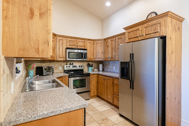 358 S 550 W, Unit D-10 in Springville, UT - Building Photo - Building Photo