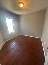 12 Cleveland St, Unit Unit 3 in New Bedford, MA - Foto de edificio - Building Photo