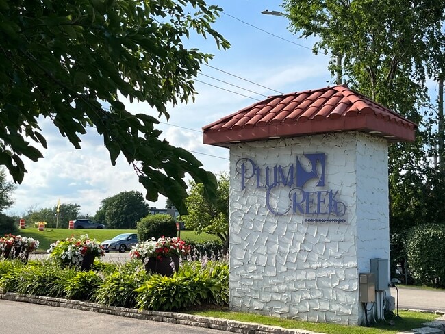 350 Plum Creek Dr in Wheeling, IL - Building Photo - Building Photo