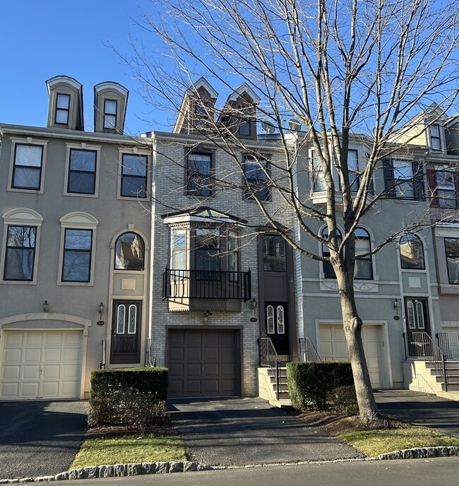 property at 450 Hartford Dr