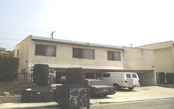 1581 College View Dr in Monterey Park, CA - Foto de edificio