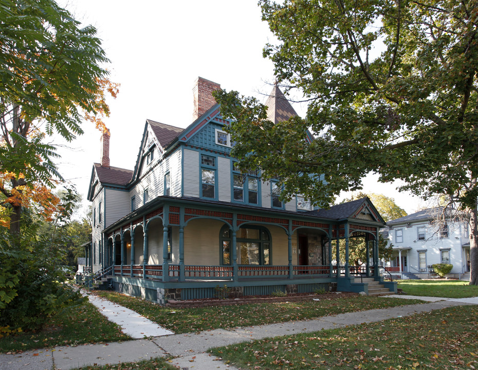 207 N Hamilton St in Ypsilanti, MI - Foto de edificio