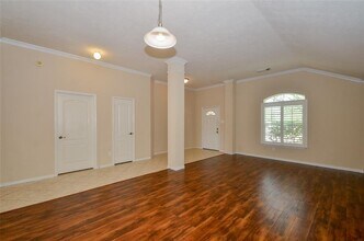 5611 Brookhollow Oaks Trail in Houston, TX - Building Photo - Building Photo