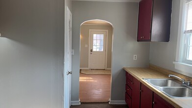 2017 S Waldemere Ave in Muncie, IN - Foto de edificio - Building Photo