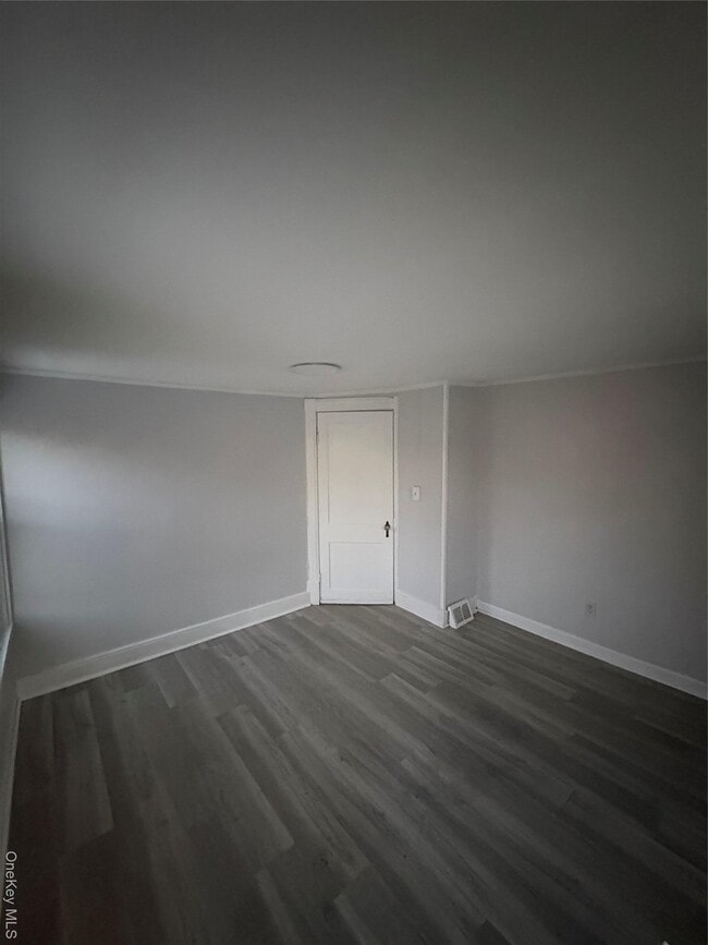 24 Lagrange Ave in Arlington, NY - Building Photo - Building Photo