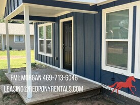 399 Blackbourn St in Hawkins, TX - Building Photo