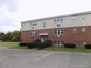 74 Belair Dr in New Milford, CT - Building Photo - Building Photo