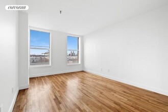 1 Tiffany Pl in Brooklyn, NY - Building Photo - Building Photo