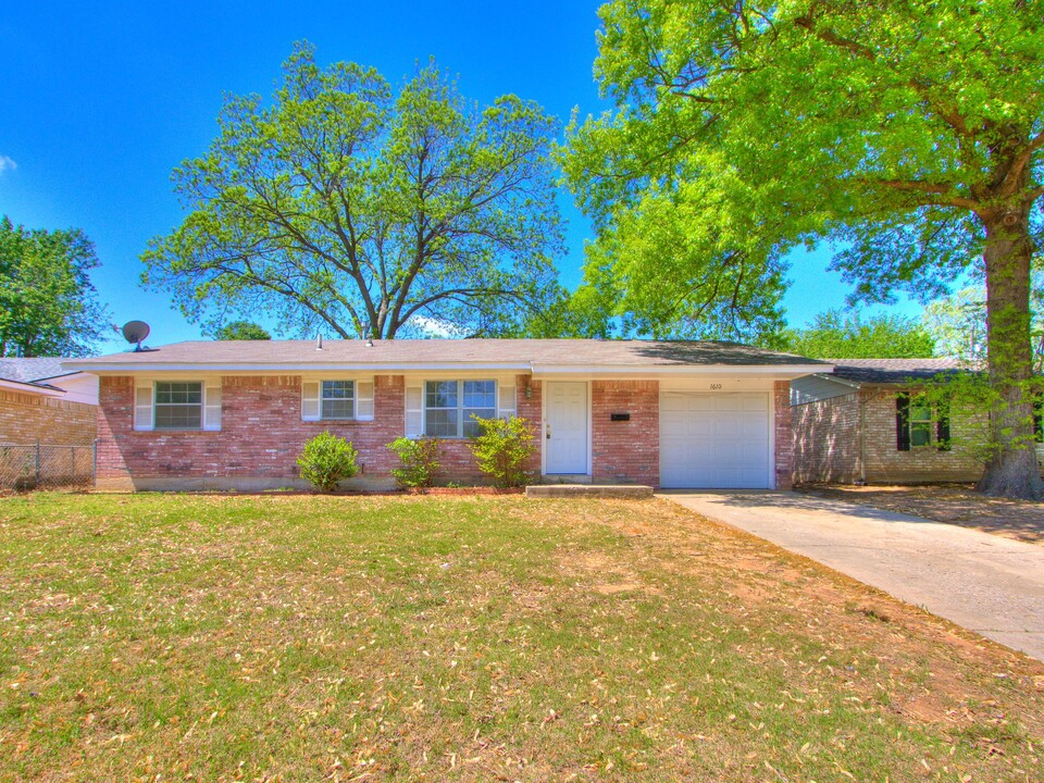 1610 Southern Heights Ave in Norman, OK - Foto de edificio