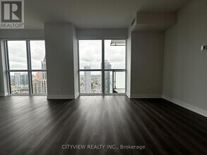 430-3430 Square One Dr in Mississauga, ON - Building Photo - Building Photo