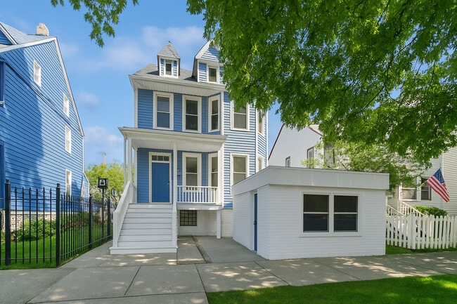 property at 2144 W Montrose Ave