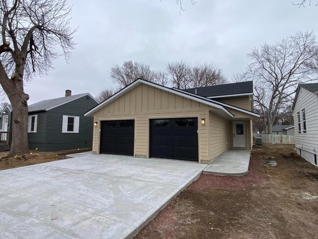 property at 218 S Elmwood Ave