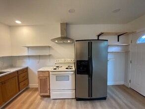 201 Harmons Way in San Marcos, TX - Foto de edificio - Building Photo