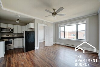 817 W Lakeside Pl in Chicago, IL - Building Photo - Building Photo