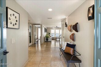 7802 E MacKenzie Dr in Scottsdale, AZ - Building Photo - Building Photo