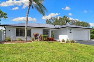 181 Mentor Dr in Naples, FL - Building Photo