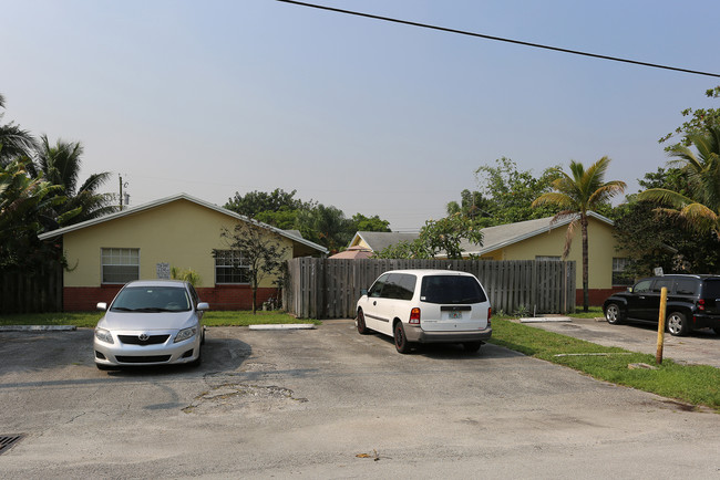 712-716 NE 15th St in Fort Lauderdale, FL - Building Photo - Building Photo