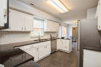 9430 Cantle Dr in Charlotte, NC - Building Photo - Building Photo