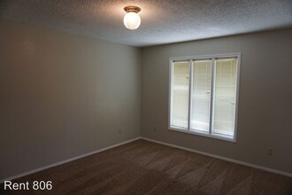 7904 Aberdeen Ave in Lubbock, TX - Building Photo - Building Photo