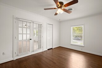 5805 Bull Creek Rd in Austin, TX - Building Photo - Building Photo