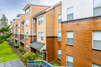 Fomer Concordia Univ. East Residence Hall in Portland, OR - Foto de edificio - Building Photo