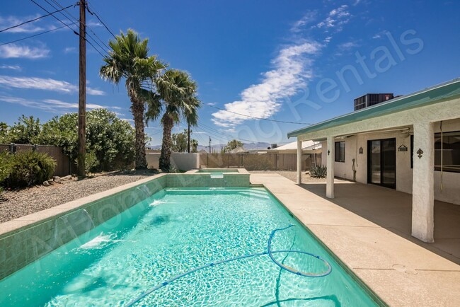 3088 Newport Dr in Lake Havasu City, AZ - Building Photo - Building Photo