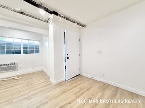 838 Normandie Ave, Unit 14 in Los Angeles, CA - Foto de edificio - Building Photo