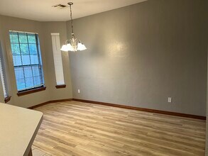 1000 N Gale Ave in Moore, OK - Building Photo - Building Photo