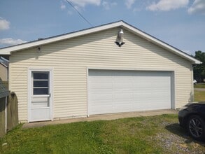 213 N 7th St in Byesville, OH - Building Photo - Building Photo