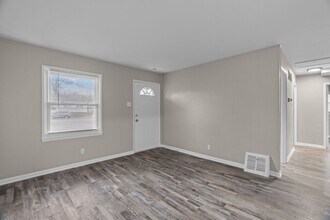 10518 Gretna Cir in St. Louis, MO - Building Photo - Building Photo