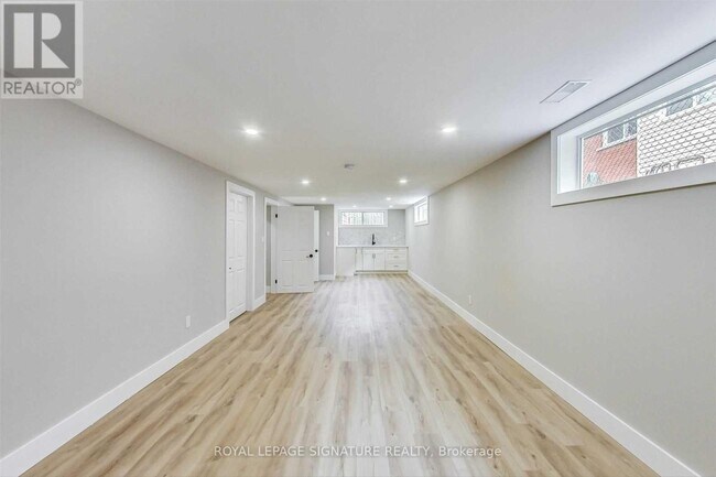 95 Cardinal Dr in Hamilton, ON - Building Photo - Building Photo