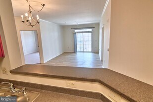 21216 McFadden Square in Sterling, VA - Building Photo