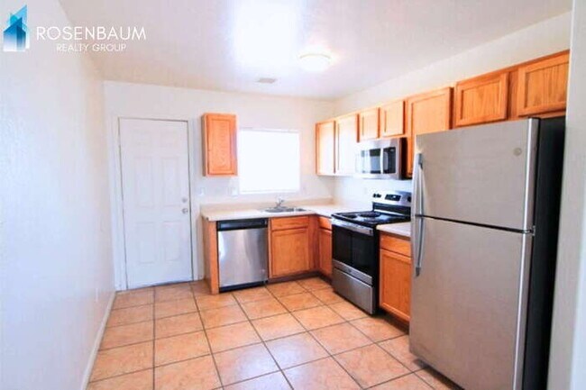 9975 W Lynx Dr, Unit d in Arizona City, AZ - Building Photo - Building Photo