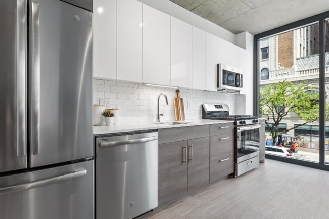 4550 N Sheridan Rd in Chicago, IL - Building Photo - Building Photo
