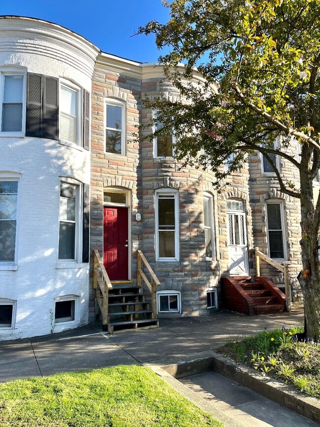 property at 253 W 31st St