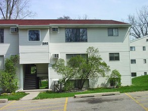 Legend Woods Apartments in Grand Ledge, MI - Building Photo - Building Photo