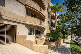Rochester Hill Condominiums in Los Angeles, CA - Building Photo - Building Photo
