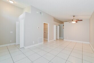 2110 Donegan Pl in Orlando, FL - Building Photo - Building Photo
