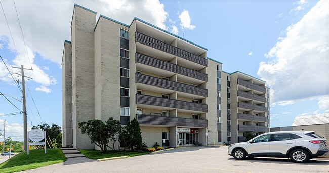 Bay Court in North Bay, ON - Building Photo - Building Photo