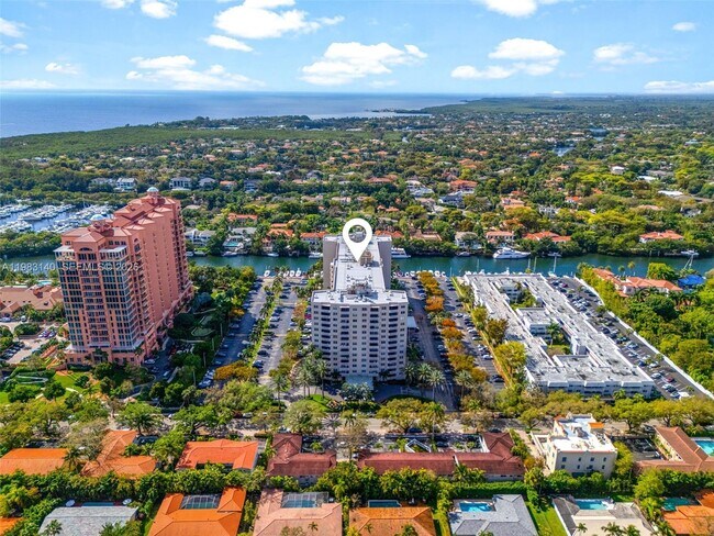 90 Edgewater Dr in Miami, FL - Building Photo - Building Photo