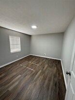 503 Park Ln in Cleveland, TX - Building Photo