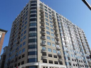 123 College Pl-Unit -123 College Place #1201 in Norfolk, VA - Foto de edificio - Building Photo