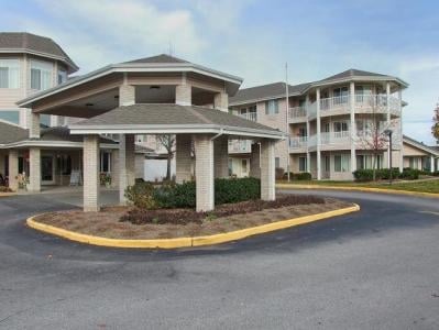 Holiday Redbud Hills in Bloomington, IN - Foto de edificio